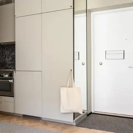 Modernin Kaksio Keskustassa Autopaikalla * オウル